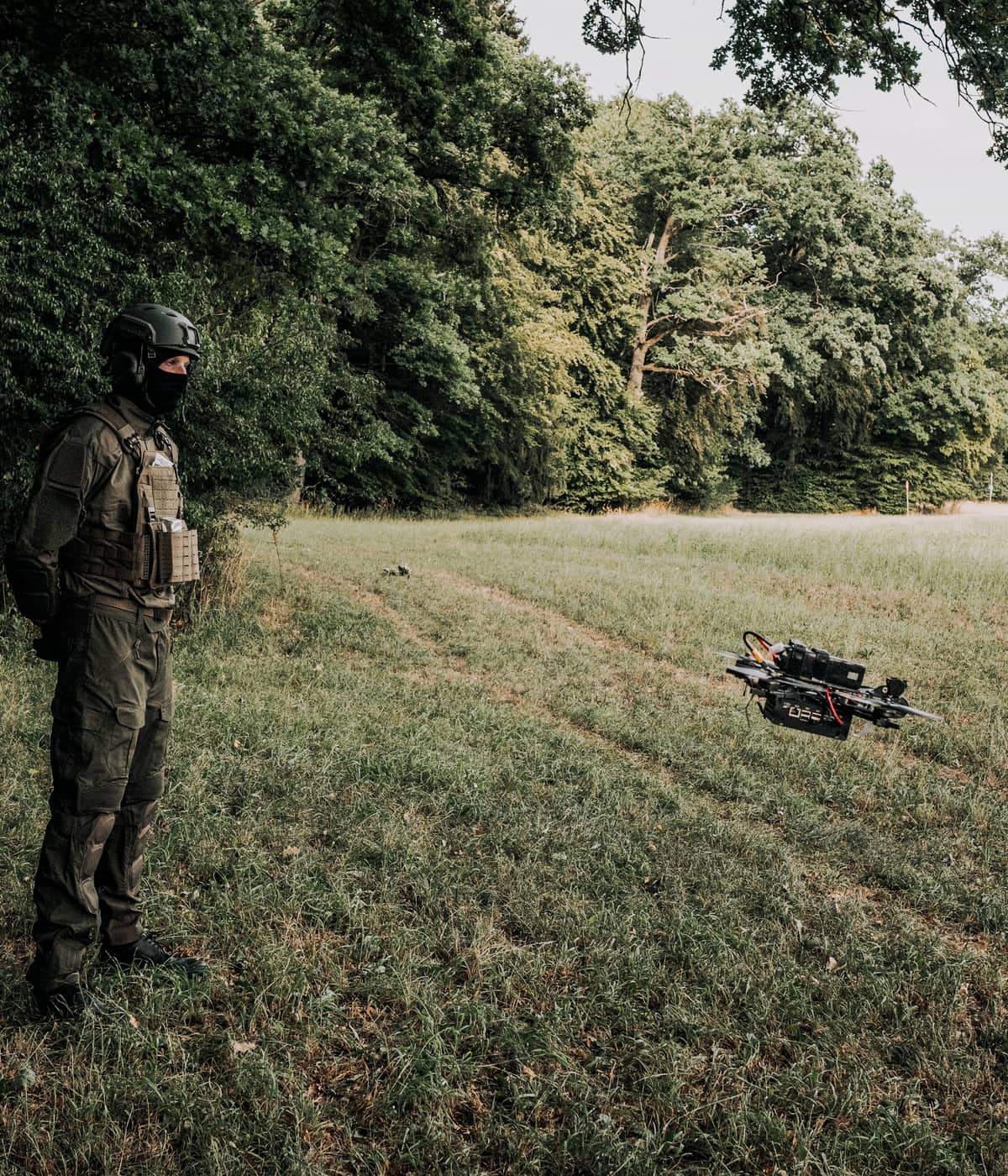 Operator mit dem Interceptor bei einem Feldtest
